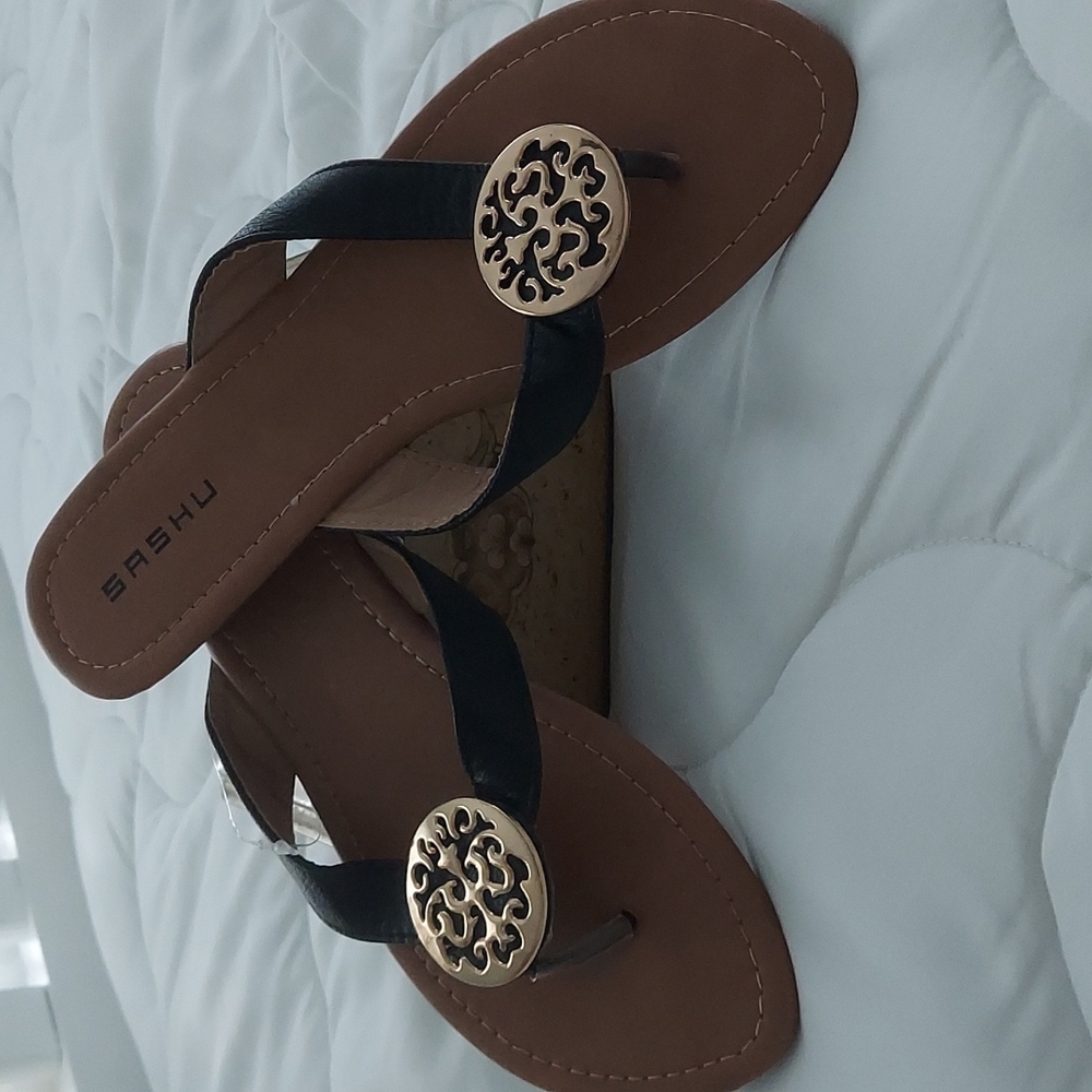 🌸Medallion sandals